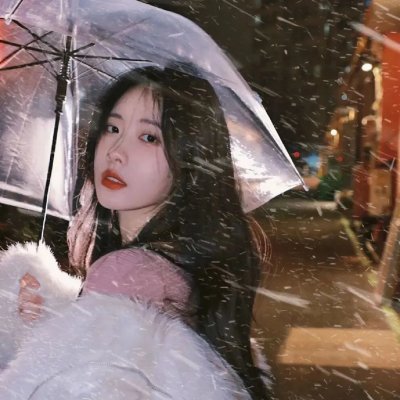 肚脐到膝盖之间